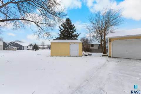 409 E 7th St, Crooks, SD 57020 photo 9