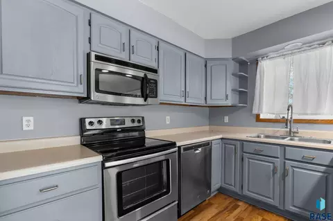 409 E 7th St, Crooks, SD 57020 photo 6
