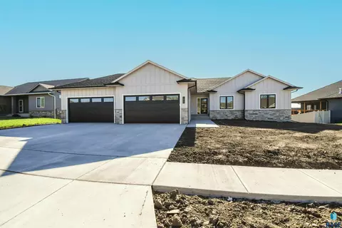 1612 N Notley Ct, Sioux Falls, SD 57110