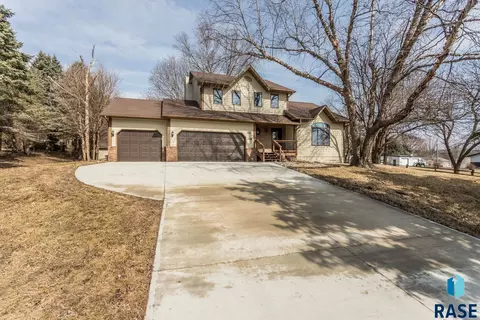 7604 E Palomino Rd, Sioux Falls, SD 57110