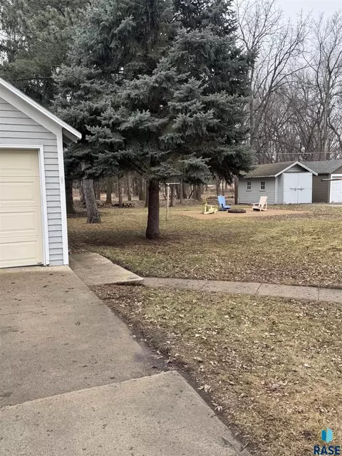 Exterior - 813 E Center St, Madison, SD 57042 photo 1 of 4