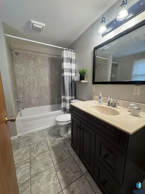 Bath - 813 E Center St, Madison, SD 57042 photo 1 of 5