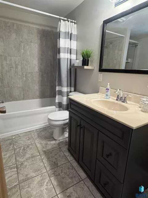 Bath - 813 E Center St, Madison, SD 57042 photo 2 of 5