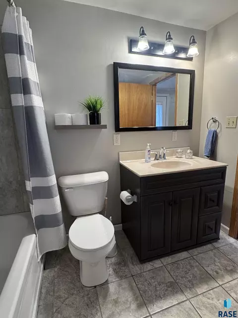 Bath - 813 E Center St, Madison, SD 57042 photo 3 of 5