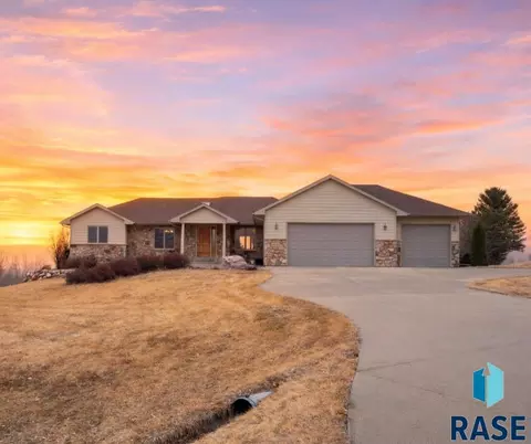 48506 Fairway Cir, Garretson, SD 57030