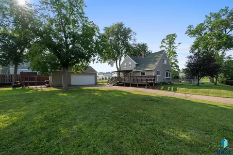 Exterior - 511 E 3rd St, Dell Rapids, SD 57022 photo 6 of 6
