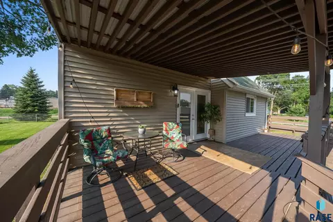 Exterior - 511 E 3rd St, Dell Rapids, SD 57022 photo 5 of 6