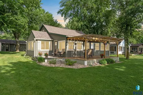 6585 Wentworth Park Dr, Wentworth, SD 57075