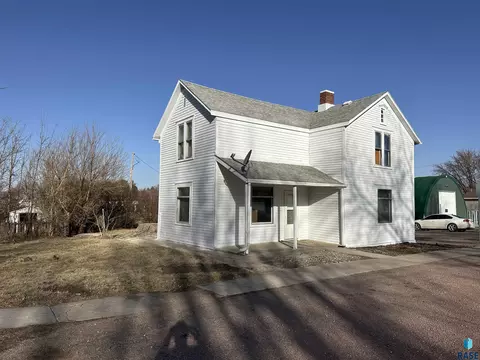 201 S High St, Menno, SD 57045