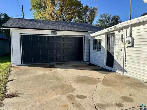 311 E Norton Ave, Salem, SD 57058 photo 12