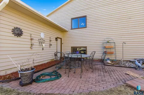 Exterior - 5008 E Centennial Ln, Sioux Falls, SD 57110 photo 3 of 7