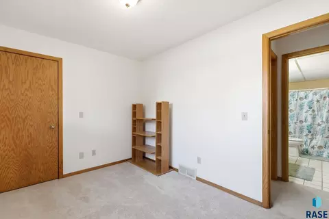 Bedroom - 5008 E Centennial Ln, Sioux Falls, SD 57110 photo 10 of 15