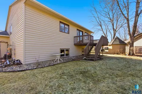 Exterior - 5008 E Centennial Ln, Sioux Falls, SD 57110 photo 6 of 7