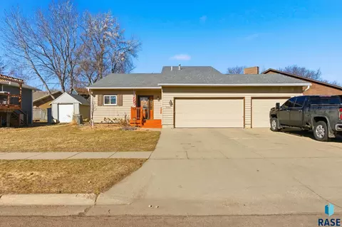 Exterior - 5008 E Centennial Ln, Sioux Falls, SD 57110 photo 1 of 7
