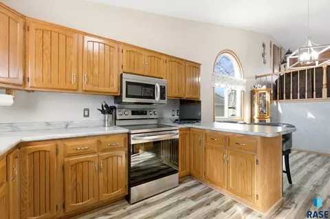 Kitchen - 5008 E Centennial Ln, Sioux Falls, SD 57110 photo 5 of 6