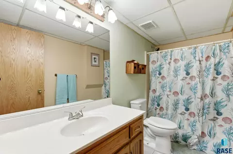 Bath - 5008 E Centennial Ln, Sioux Falls, SD 57110 photo 2 of 2