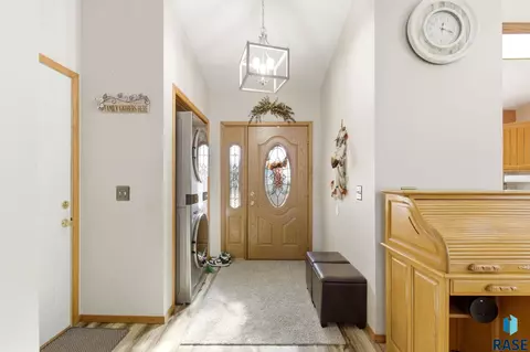 Entry Way - 5008 E Centennial Ln, Sioux Falls, SD 57110 photo 1 of 2