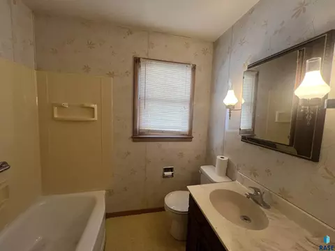 Bath - 1665 31st St, Ellsworth, MN 56129 photo 1 of 1