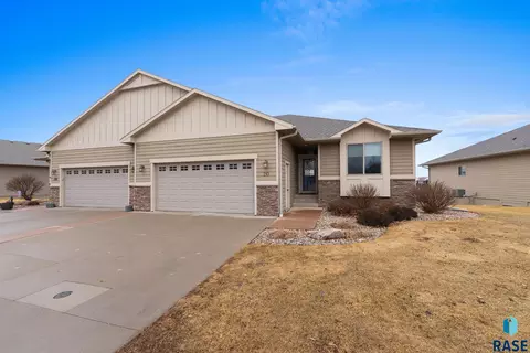210 S Heritage Rd, Brandon, SD 57005