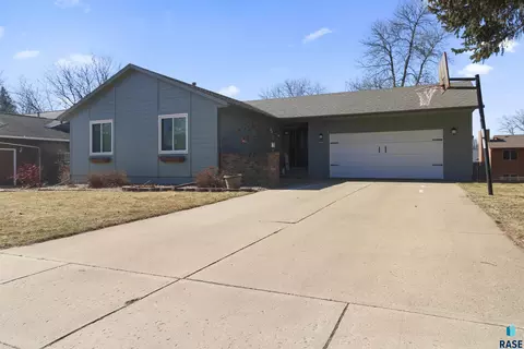 2505 S Pepper Ridge Ave, Sioux Falls, SD 57103