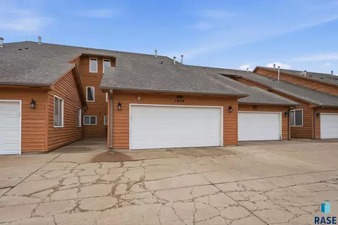 1639 Cactus Dr, Sioux Falls, SD 57110