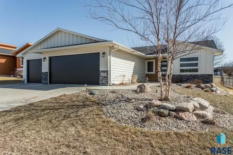 310 N Ceylon Ave, Tea, SD 57064
