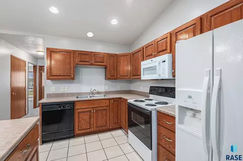 410 N 9th Ave, Brandon, SD 57005 photo 7