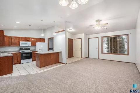 410 N 9th Ave, Brandon, SD 57005 photo 3