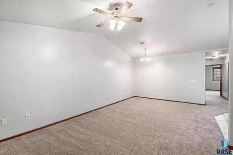 410 N 9th Ave, Brandon, SD 57005 photo 11