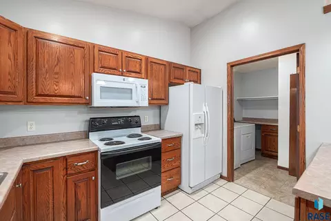 410 N 9th Ave, Brandon, SD 57005 photo 6