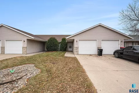 410 N 9th Ave, Brandon, SD 57005