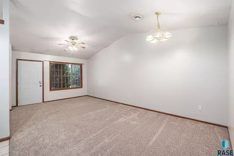 410 N 9th Ave, Brandon, SD 57005 photo 10