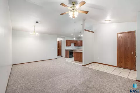 410 N 9th Ave, Brandon, SD 57005 photo 9