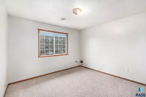 410 N 9th Ave, Brandon, SD 57005 photo 14