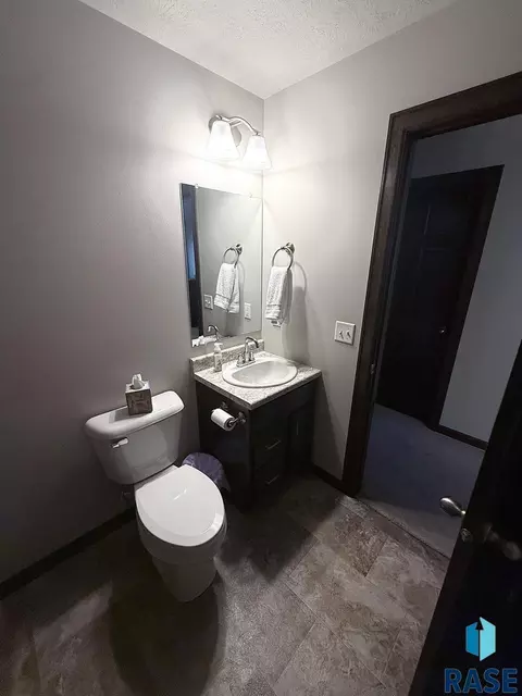 Bath - 115 E Ivy Rd, Tea, SD 57064 photo 1 of 3