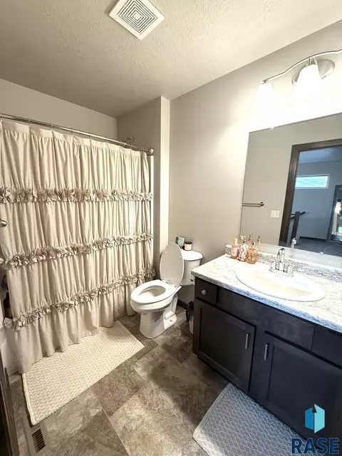 Bath - 115 E Ivy Rd, Tea, SD 57064 photo 3 of 3