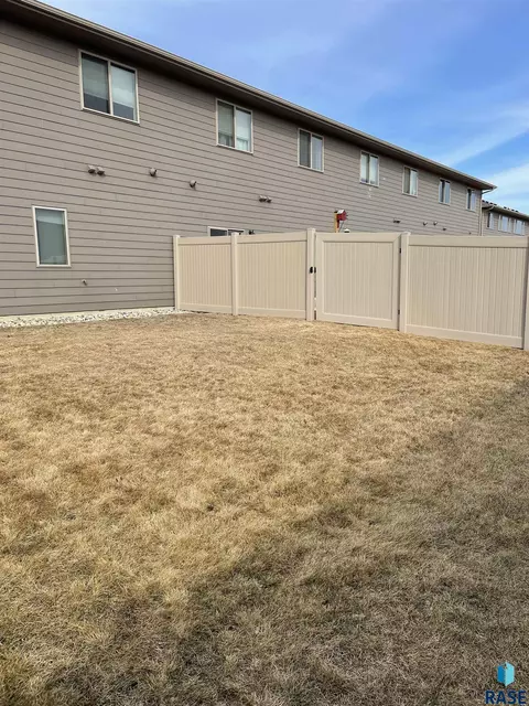 Exterior - 115 E Ivy Rd, Tea, SD 57064 photo 4 of 5
