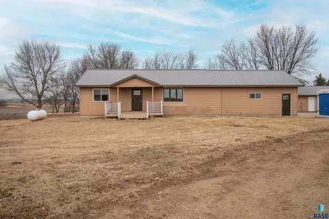 47649 250th St, Garretson, SD 57030