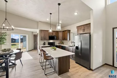Kitchen - 6808 E Gallant Cir, Sioux Falls, SD 57108 photo 1 of 2