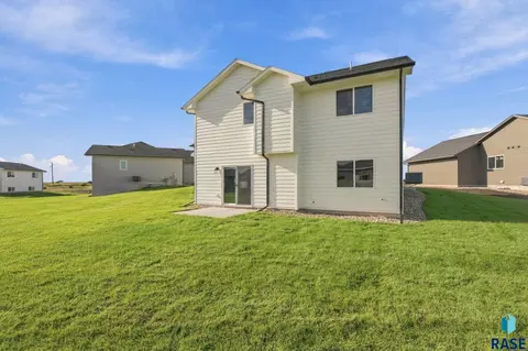 Exterior - 6808 E Gallant Cir, Sioux Falls, SD 57108 photo 3 of 5