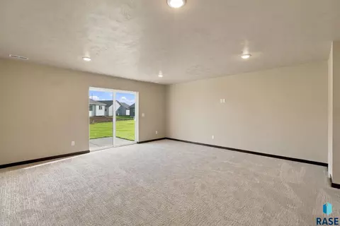 Living - 6808 E Gallant Cir, Sioux Falls, SD 57108 photo 4 of 5