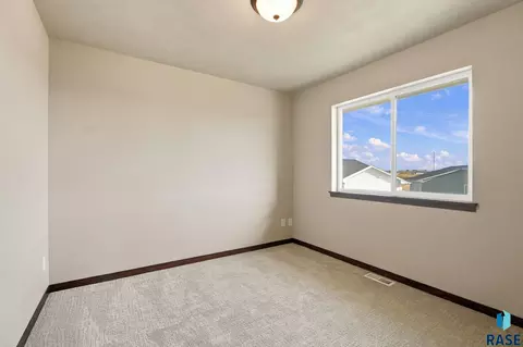 Bedroom - 6808 E Gallant Cir, Sioux Falls, SD 57108 photo 3 of 5