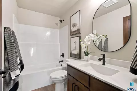 Bath - 6808 E Gallant Cir, Sioux Falls, SD 57108 photo 4 of 6