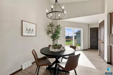 Dining - 6808 E Gallant Cir, Sioux Falls, SD 57108 photo 3 of 4