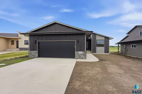 Exterior - 1212 W Rivulet St, Brandon, SD 57005 photo 2 of 4