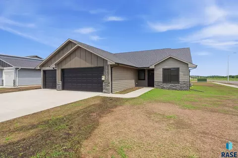 1200 W Rivulet St, Brandon, SD 57005