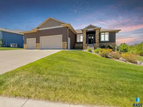 305 S Heritage Rd, Brandon, SD 57005