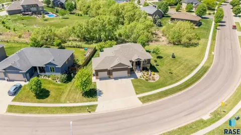 View/Area - 305 S Heritage Rd, Brandon, SD 57005 photo 3 of 4