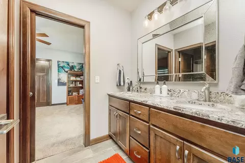 Bath - 305 S Heritage Rd, Brandon, SD 57005 photo 2 of 2