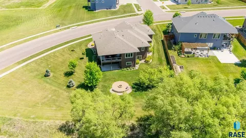 View/Area - 305 S Heritage Rd, Brandon, SD 57005 photo 1 of 4